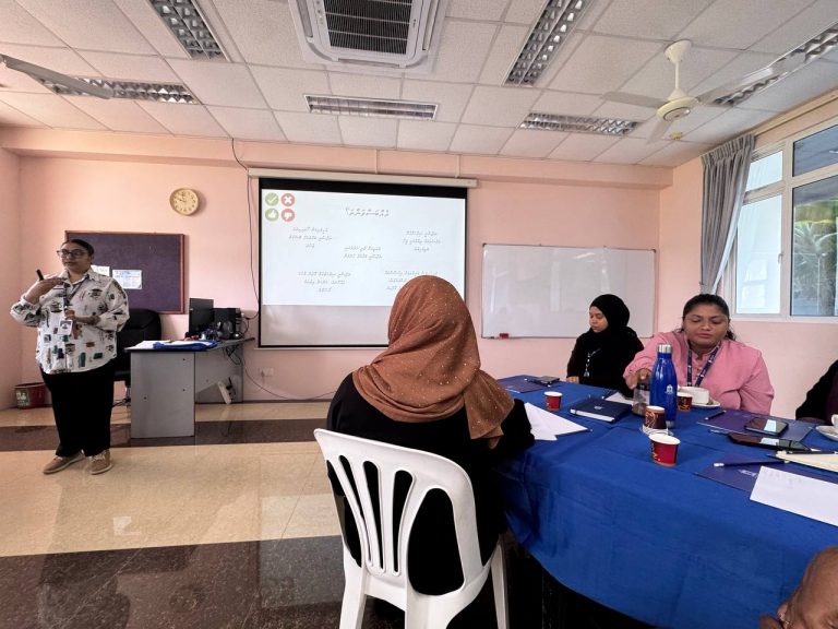 Ms Zeenath Sakir, Lecturer at MNU Faculty of Science, facilitaes a session using presentation slides